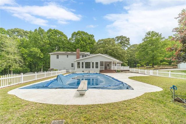 2291 Rabbit Farm Circle, Loganville, GA 30052