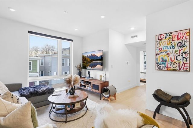 101 - 105 Condor Street 304, Boston, MA 02128