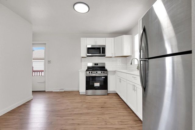 8208 W Keefe AVENUE, Milwaukee, WI 53222