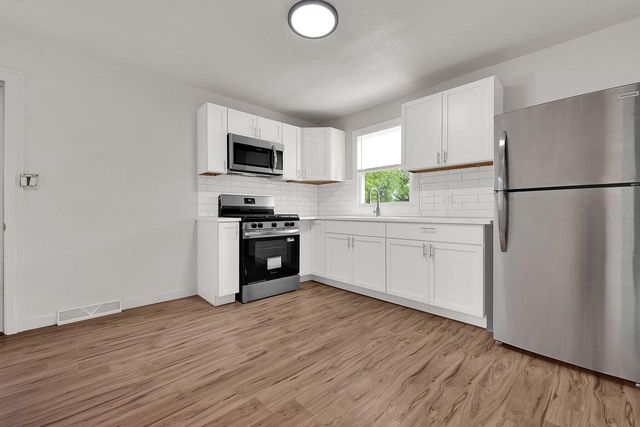8208 W Keefe AVENUE, Milwaukee, WI 53222