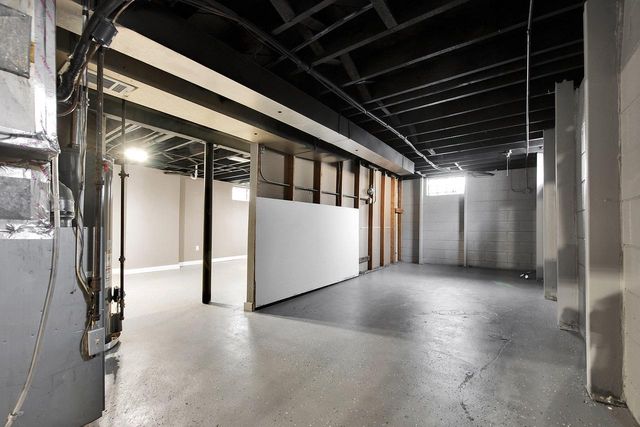 8208 W Keefe AVENUE, Milwaukee, WI 53222
