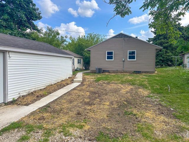 8208 W Keefe AVENUE, Milwaukee, WI 53222