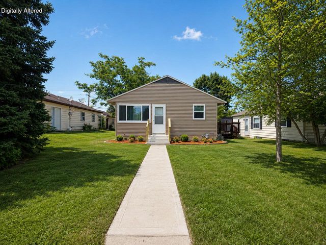 8208 W Keefe AVENUE, Milwaukee, WI 53222