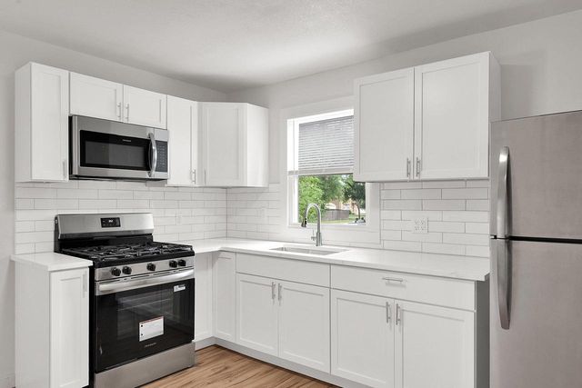 8208 W Keefe AVENUE, Milwaukee, WI 53222