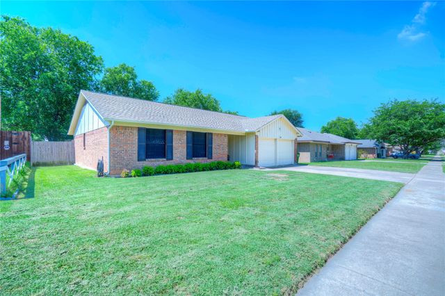 6028 Ridgecrest Drive, Watauga, TX 76148