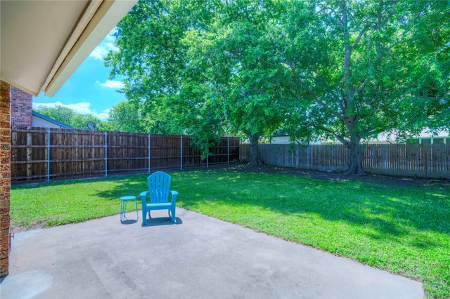 6028 Ridgecrest Drive, Watauga, TX 76148