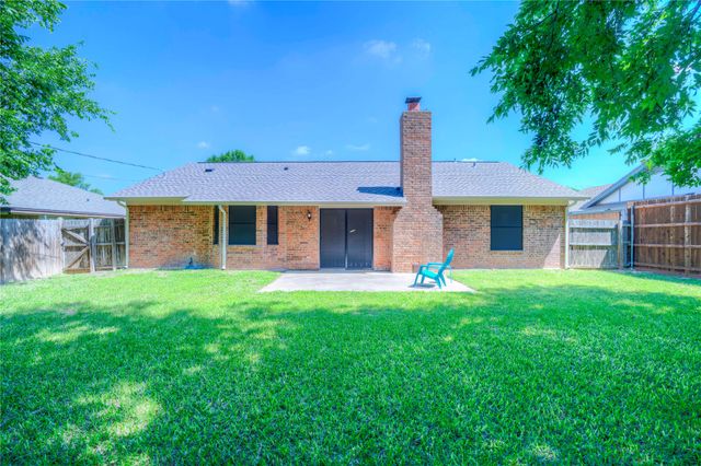 6028 Ridgecrest Drive, Watauga, TX 76148