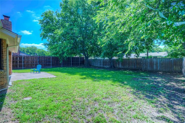 6028 Ridgecrest Drive, Watauga, TX 76148