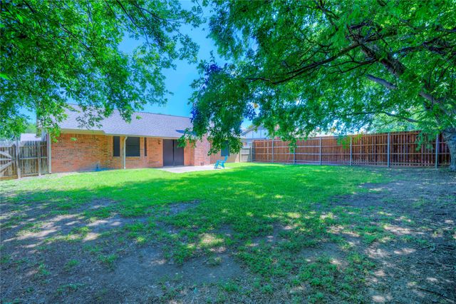 6028 Ridgecrest Drive, Watauga, TX 76148