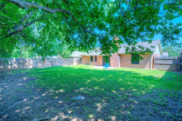 6028 Ridgecrest Drive, Watauga, TX 76148