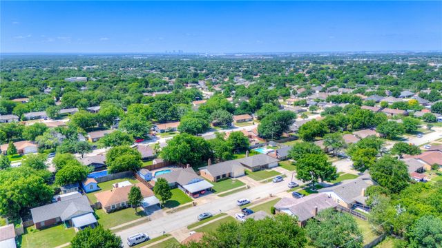 6028 Ridgecrest Drive, Watauga, TX 76148