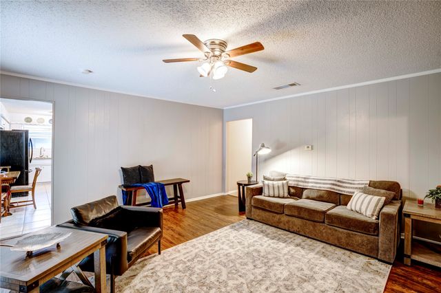 6028 Ridgecrest Drive, Watauga, TX 76148
