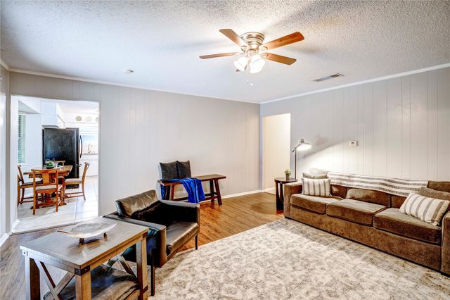 6028 Ridgecrest Drive, Watauga, TX 76148