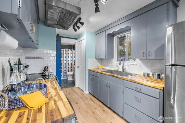 1404 Whitworth Avenue S, Renton, WA 98055