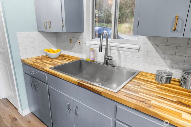1404 Whitworth Avenue S, Renton, WA 98055