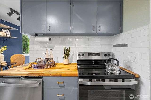 1404 Whitworth Avenue S, Renton, WA 98055