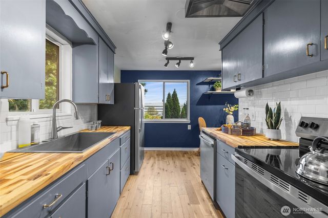 1404 Whitworth Avenue S, Renton, WA 98055