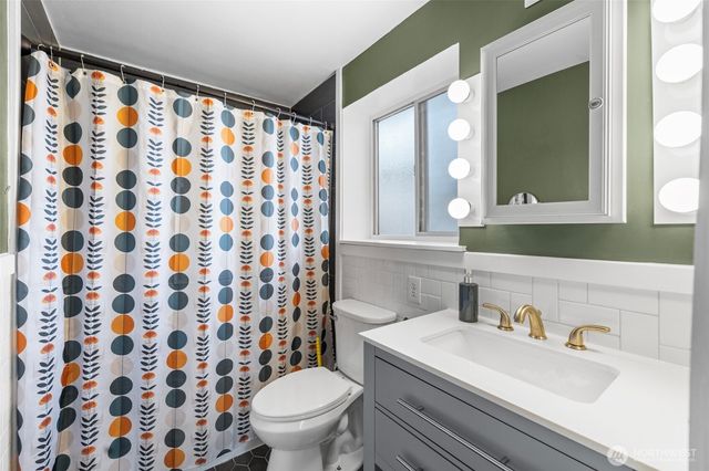 1404 Whitworth Avenue S, Renton, WA 98055