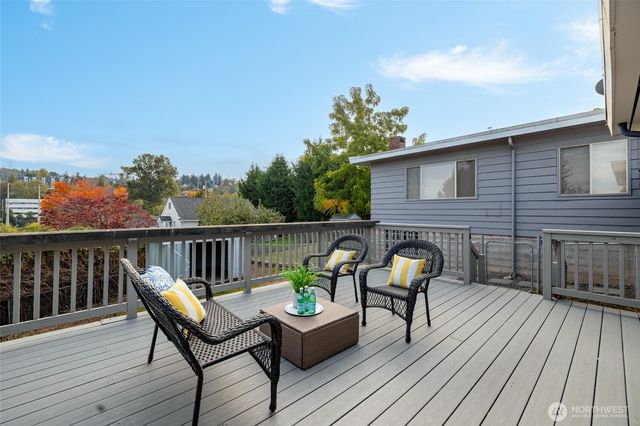 1404 Whitworth Avenue S, Renton, WA 98055