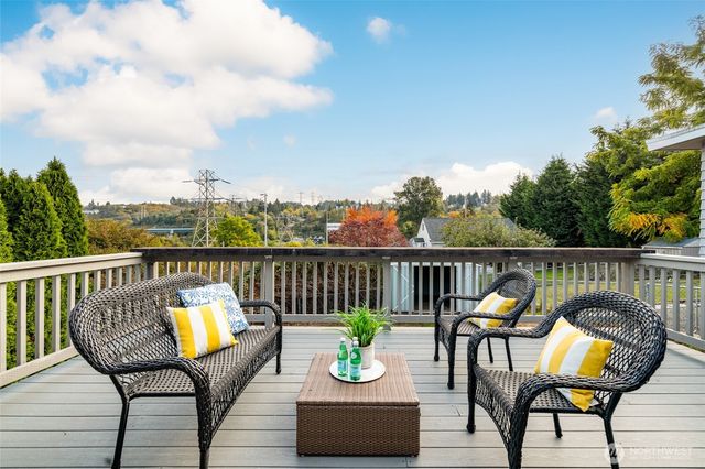 1404 Whitworth Avenue S, Renton, WA 98055