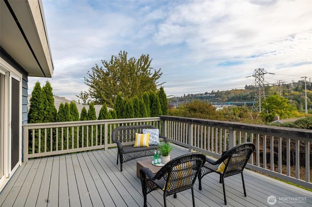 1404 Whitworth Avenue S, Renton, WA 98055