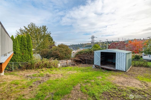 1404 Whitworth Avenue S, Renton, WA 98055