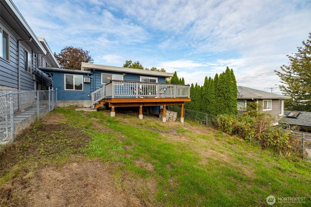 1404 Whitworth Avenue S, Renton, WA 98055