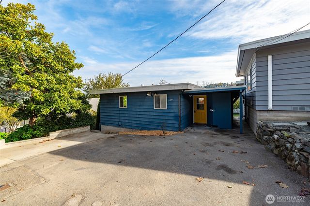 1404 Whitworth Avenue S, Renton, WA 98055