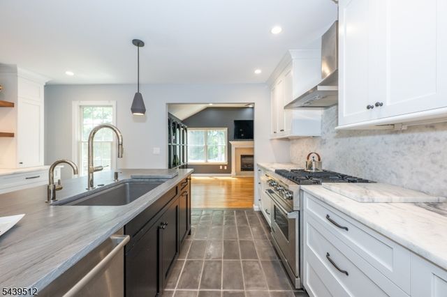 15 Congress Rd, Emerson Boro, NJ 07630