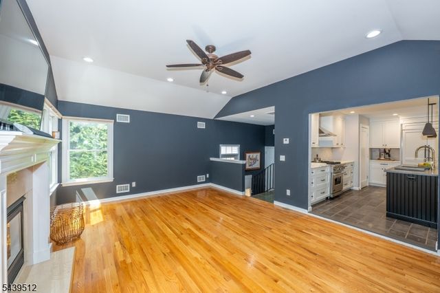 15 Congress Rd, Emerson Boro, NJ 07630