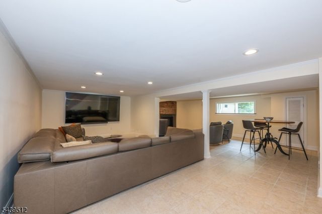 15 Congress Rd, Emerson Boro, NJ 07630