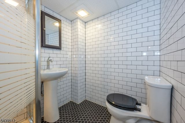 15 Congress Rd, Emerson Boro, NJ 07630