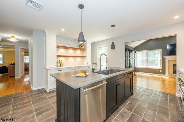 15 Congress Rd, Emerson Boro, NJ 07630
