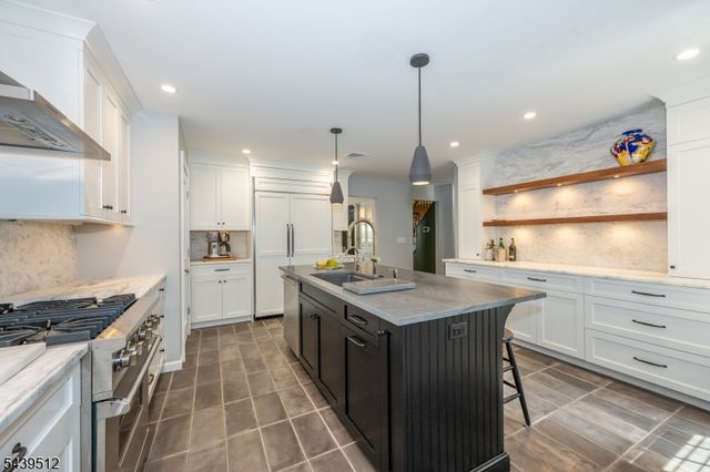 15 Congress Rd, Emerson Boro, NJ 07630