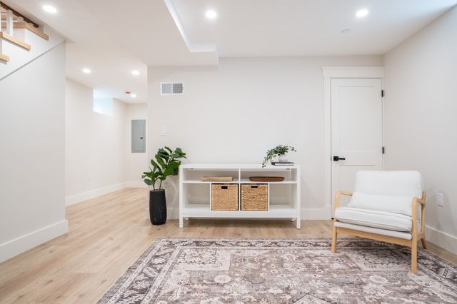 43 Boston St A, Somerville, MA 02143