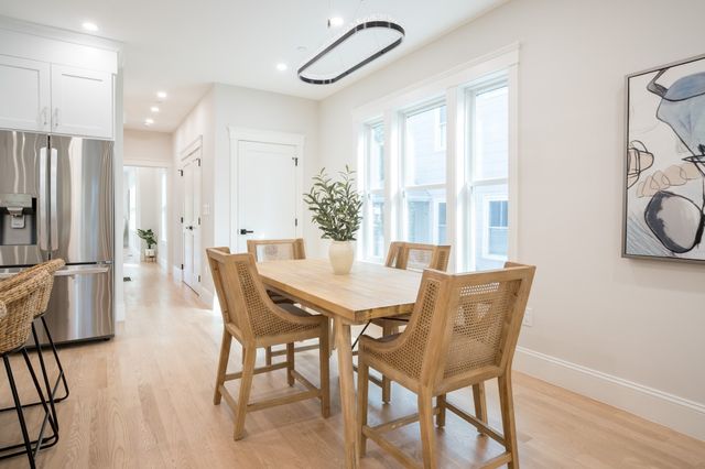 43 Boston St A, Somerville, MA 02143