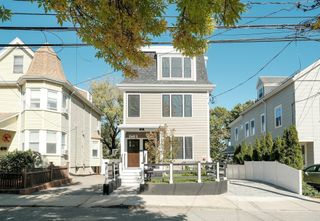 43 Boston St A, Somerville, MA 02143