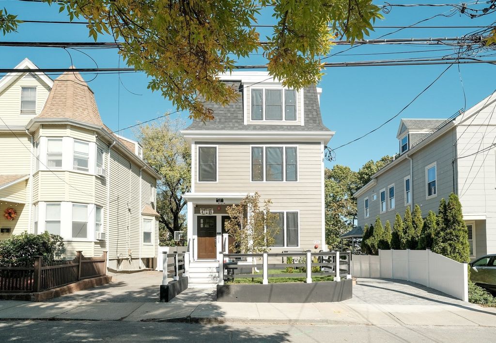43 Boston St A, Somerville, MA 02143