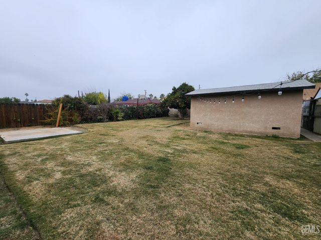 404 Hill Street, Bakersfield, CA 93306