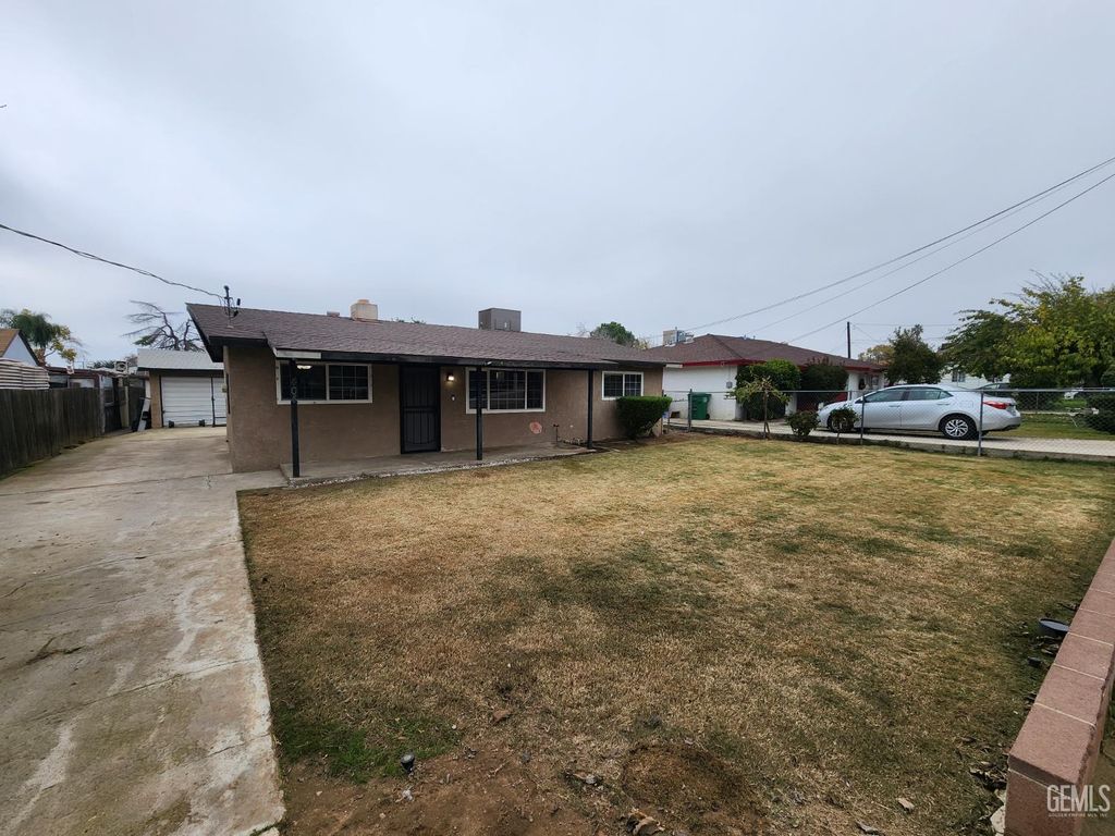 404 Hill Street, Bakersfield, CA 93306