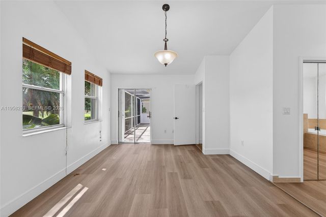 1251 E Wilshire Circle E, Pembroke Pines, FL 33027