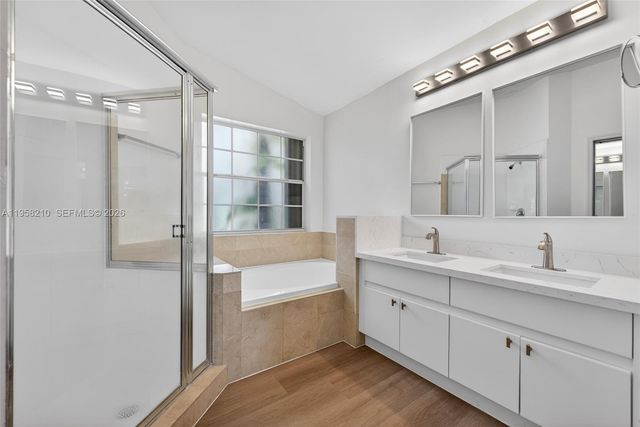 1251 E Wilshire Circle E, Pembroke Pines, FL 33027