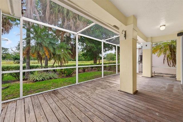 1251 E Wilshire Circle E, Pembroke Pines, FL 33027