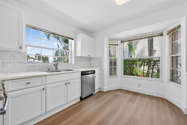 1251 E Wilshire Circle E, Pembroke Pines, FL 33027