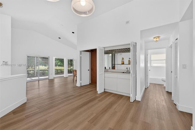 1251 E Wilshire Circle E, Pembroke Pines, FL 33027