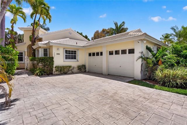 1251 E Wilshire Circle E, Pembroke Pines, FL 33027