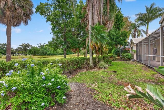 1251 E Wilshire Circle E, Pembroke Pines, FL 33027