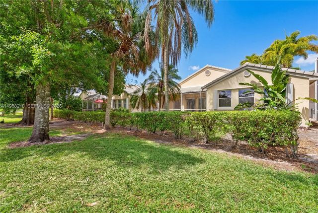 1251 E Wilshire Circle E, Pembroke Pines, FL 33027