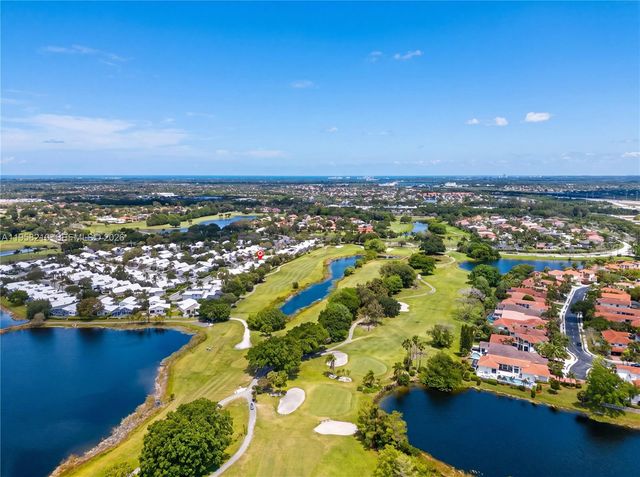 1251 E Wilshire Circle E, Pembroke Pines, FL 33027