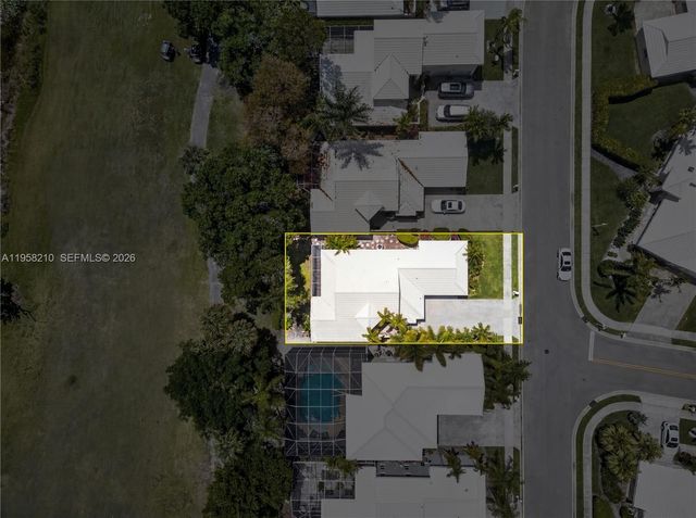 1251 E Wilshire Circle E, Pembroke Pines, FL 33027